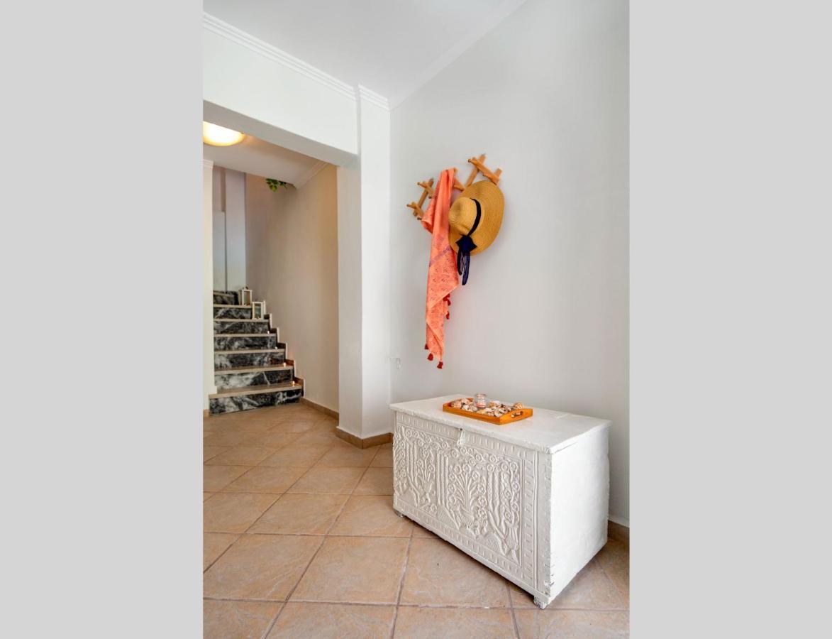 Doras House Gaios
